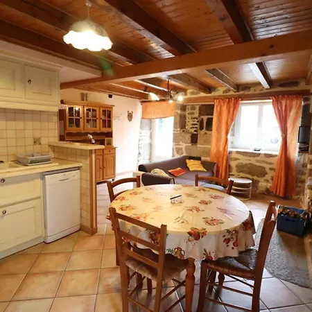 Holiday home Charmante Maison Renovee Avec Jardin, Cheminee Et Equipements Modernes - 4 Pers. - Fr-1-742-243
